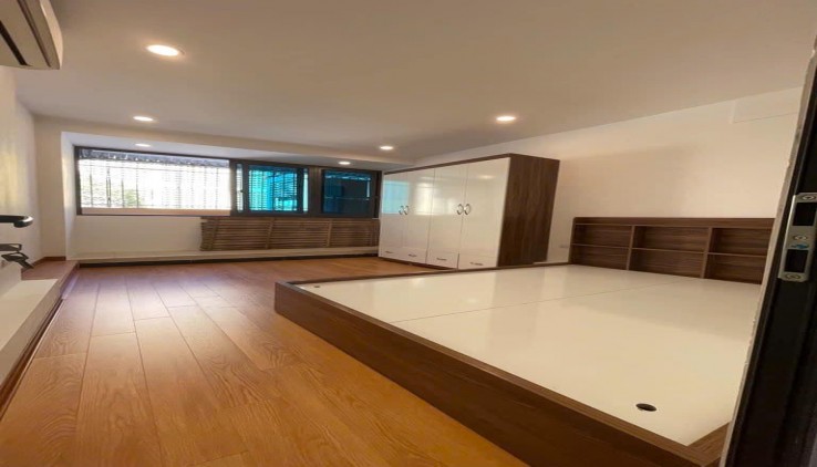 Bán căn hộ tập thể Tầng 3 Nguyễn Chí Thanh, 65m2, 2 ngủ, giá 3.05 tỷ